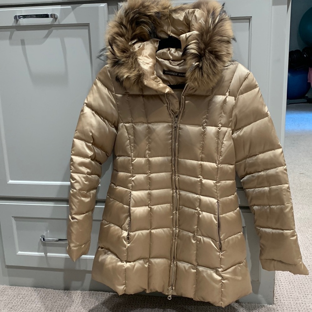 Women’s puffer coat with fur collar